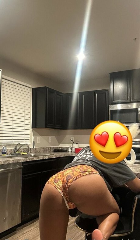 Naakte gelekte OnlyFans-foto van Flowerbombbbb