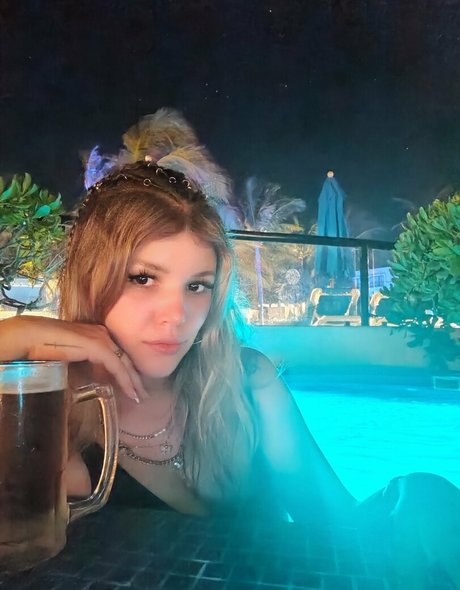 Naakte gelekte OnlyFans-foto van Sofilove04
