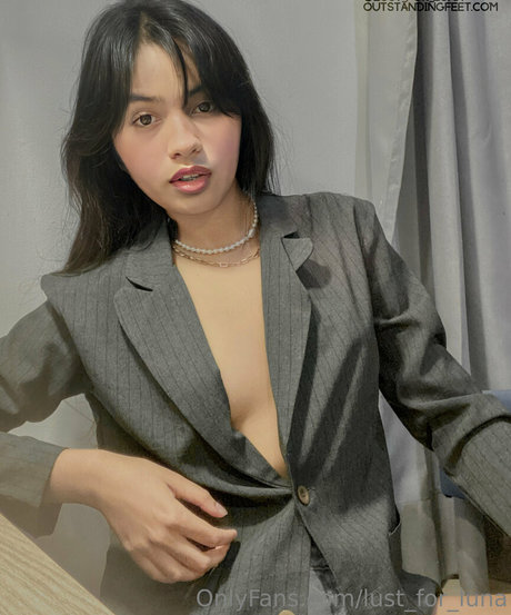 Naakte gelekte OnlyFans-foto van Lunafootgoddess