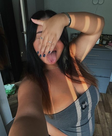 Naakte gelekte OnlyFans-foto van Caravernon