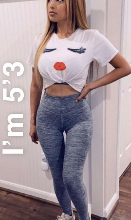 Naakte gelekte OnlyFans-foto van Sekzzibunnie