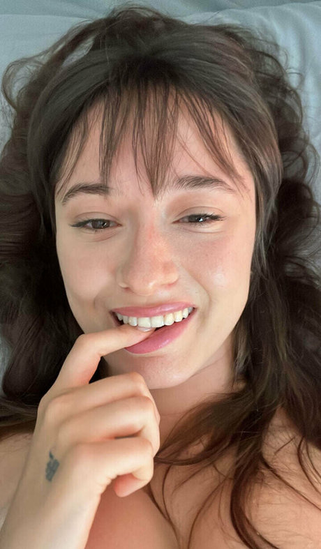 Naakte gelekte OnlyFans-foto van Sashaaraki