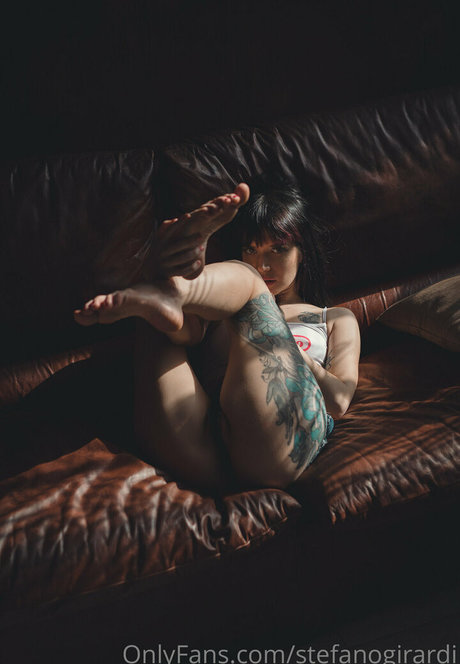 Naakte gelekte OnlyFans-foto van Stefanogirardi