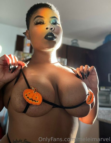 Naakte gelekte OnlyFans-foto van Meleimarvelous