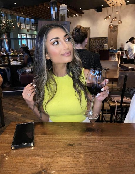 Naakte gelekte OnlyFans-foto van Zia Natasha Lehman