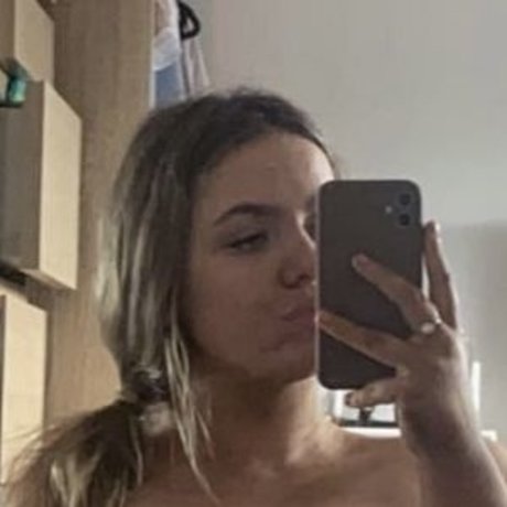 Naakte gelekte OnlyFans-foto van Beth Macdonald