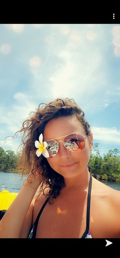 Naakte gelekte OnlyFans-foto van Nellebeachgirl