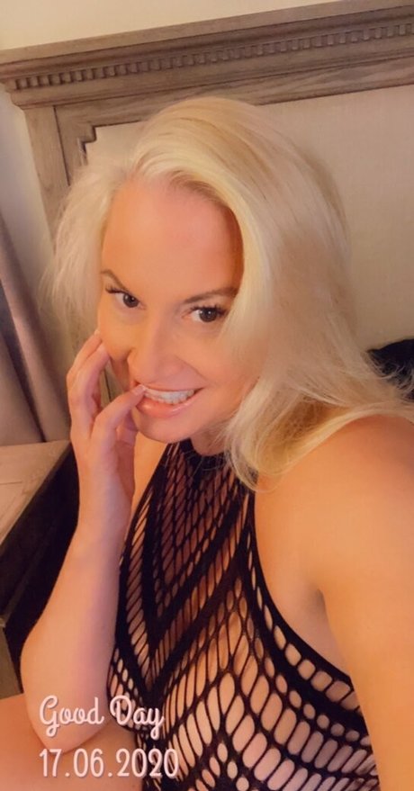 Naakte gelekte OnlyFans-foto van Tammy Sunny Sytch