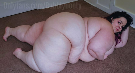 Naakte gelekte OnlyFans-foto van Bubblybooty