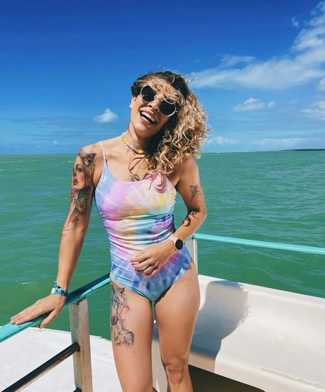 Naakte gelekte OnlyFans-foto van Naty Graciano