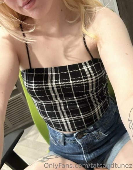 Naakte gelekte OnlyFans-foto van Tatsandtunez
