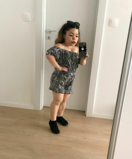 Naakte gelekte OnlyFans-foto van Powerpuffdoll