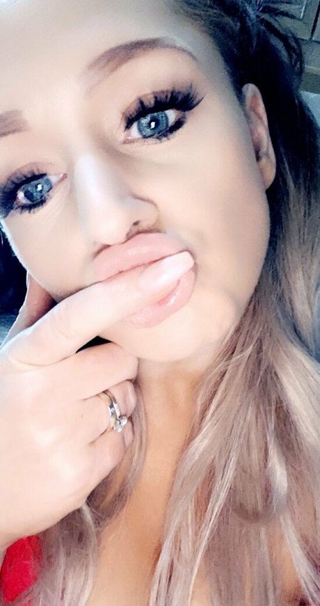 Naakte gelekte OnlyFans-foto van Hotmumskyler