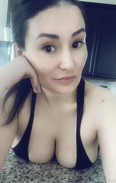 Naakte gelekte OnlyFans-foto van Roxxirdz