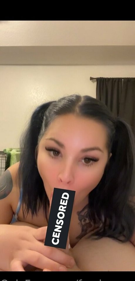 Naakte gelekte OnlyFans-foto van Freakycouple21