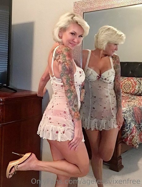 Naakte gelekte OnlyFans-foto van Agelessvixenfree
