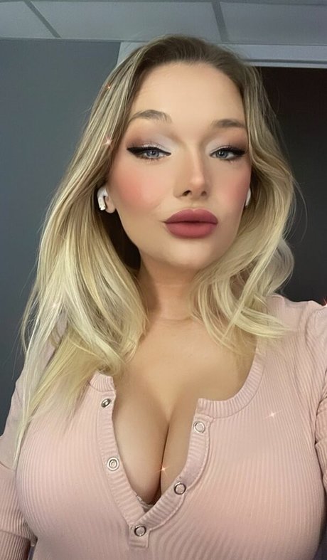 Naakte gelekte OnlyFans-foto van Llannagg