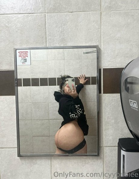 Naakte gelekte OnlyFans-foto van Icyybabiee