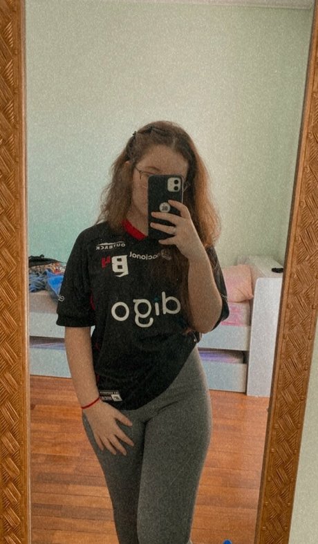 Naakte gelekte OnlyFans-foto van Julihcsgo