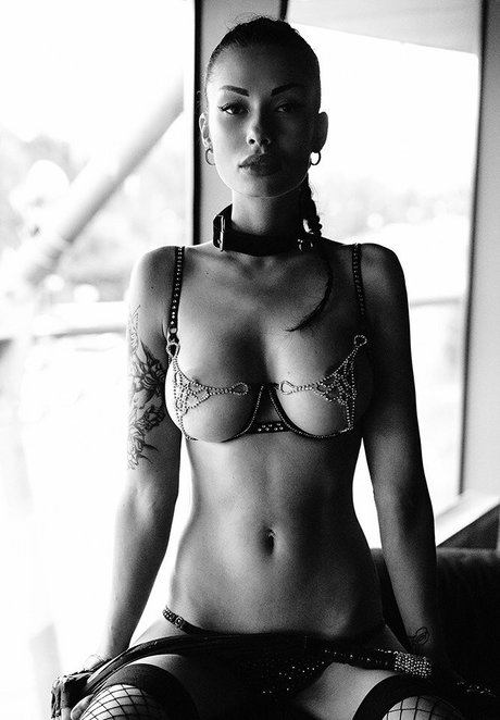 Naakte gelekte OnlyFans-foto van Alesya Vidnova Pena