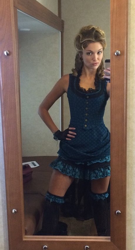 Lili Simmons