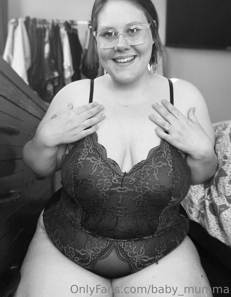Naakte gelekte OnlyFans-foto van Babymumma