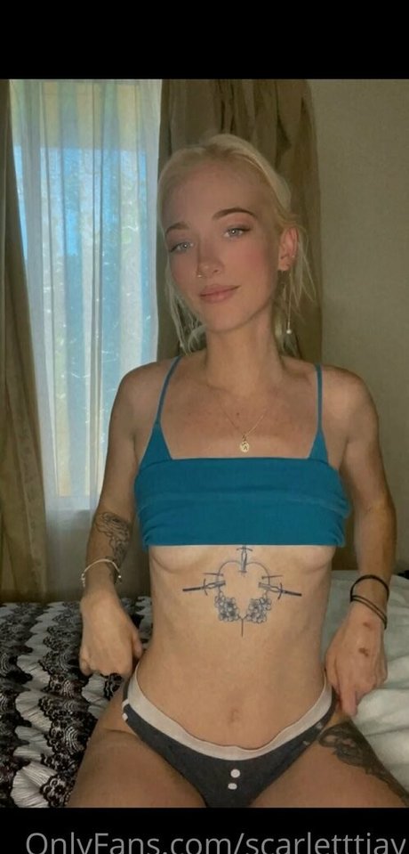 Naakte gelekte OnlyFans-foto van Scarletttjay
