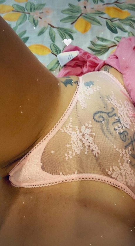 Naakte gelekte OnlyFans-foto van Sizzorsister