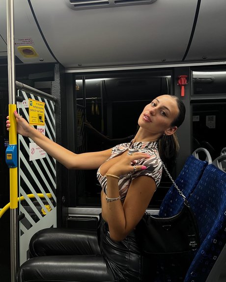 Naakte gelekte OnlyFans-foto van Tatiana Schwartz