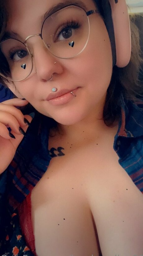 Naakte gelekte OnlyFans-foto van Bugpussy666