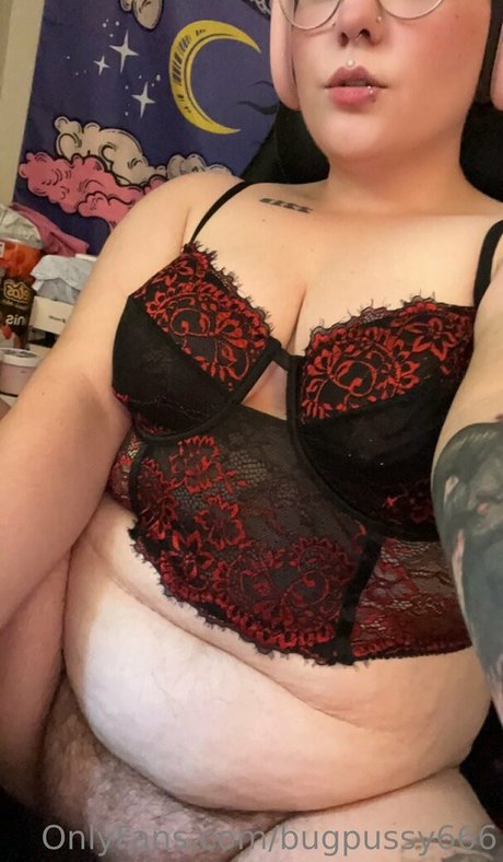 Naakte gelekte OnlyFans-foto van Bugpussy666