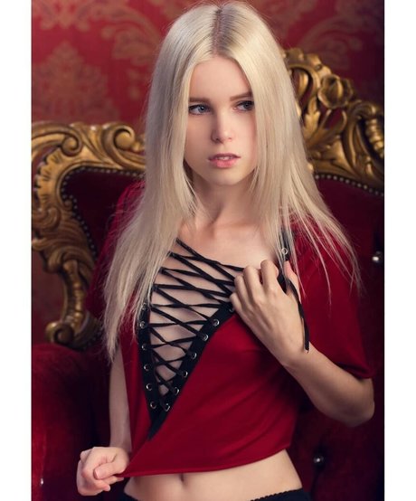 Naakte gelekte OnlyFans-foto van Vikneska