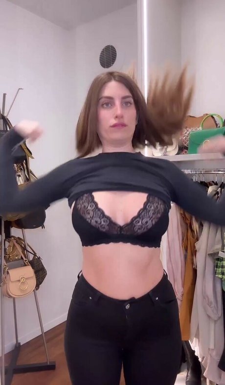 Naakte gelekte OnlyFans-foto van Dana Zarmon