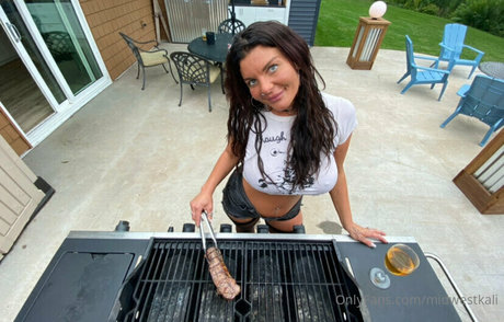 Naakte gelekte OnlyFans-foto van Midwestkali