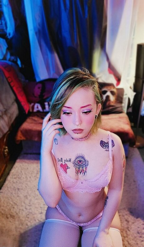 Naakte gelekte OnlyFans-foto van Xmeddymadnessx
