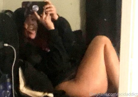 Naakte gelekte OnlyFans-foto van Acidaddict