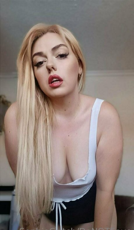 Naakte gelekte OnlyFans-foto van Sophiecwtch