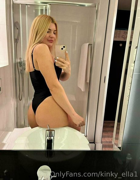 Naakte gelekte OnlyFans-foto van Kinkyella1