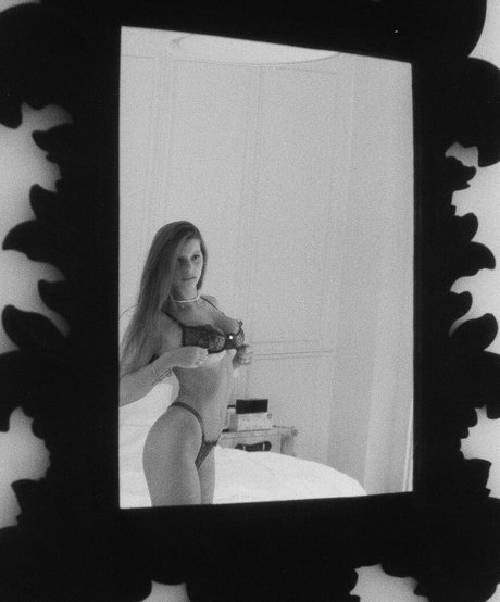 Naakte gelekte OnlyFans-foto van Arbel