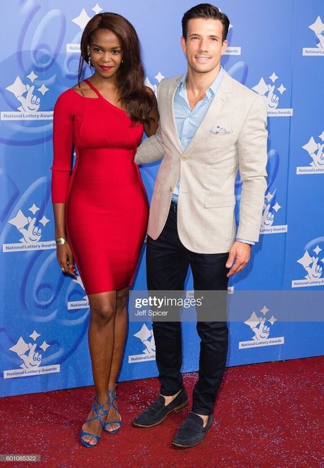 Naakte gelekte OnlyFans-foto van Oti Mabuse