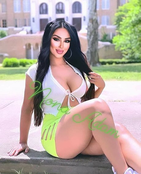 Naakte gelekte OnlyFans-foto van Nona Adams