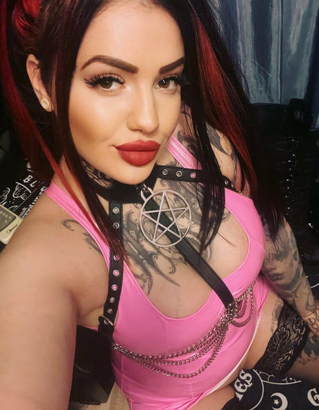 Naakte gelekte OnlyFans-foto van Emily Gontier