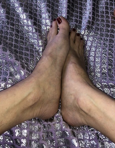 Naakte gelekte OnlyFans-foto van Harleyrey