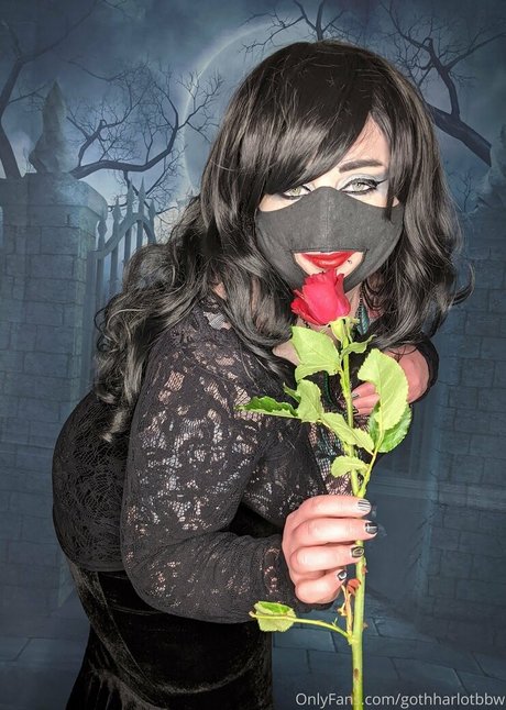 Naakte gelekte OnlyFans-foto van Gothharlotbbw