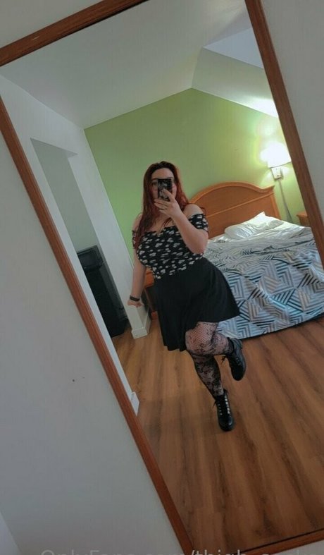 Naakte gelekte OnlyFans-foto van Thighsocks