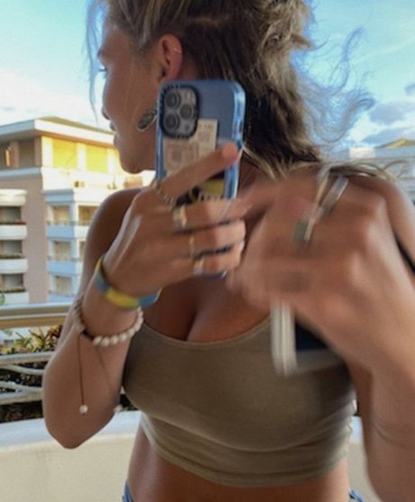 Naakte gelekte OnlyFans-foto van Andreaposnerrr
