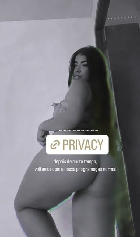 Naakte gelekte OnlyFans-foto van Lisandra Bonatti