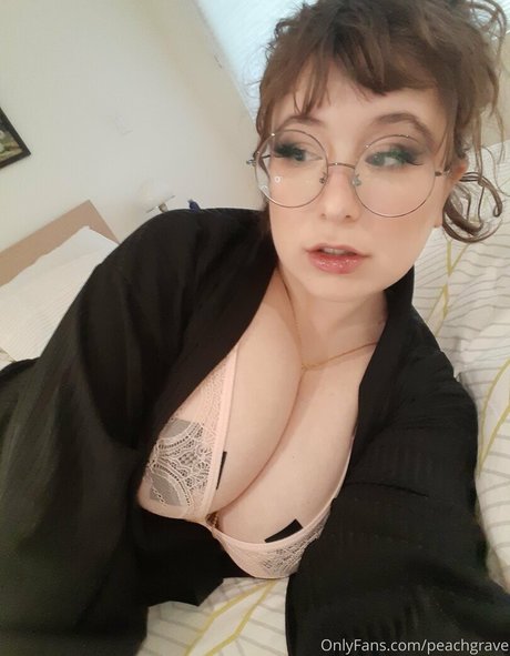 Naakte gelekte OnlyFans-foto van Grraves