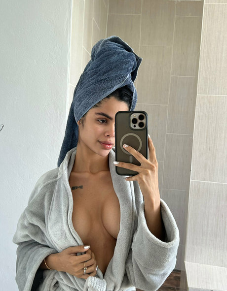 Naakte gelekte OnlyFans-foto van Estefaa