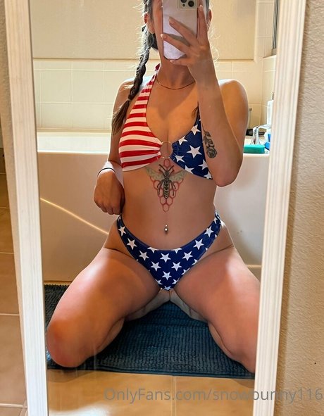 Naakte gelekte OnlyFans-foto van Snowbunny116
